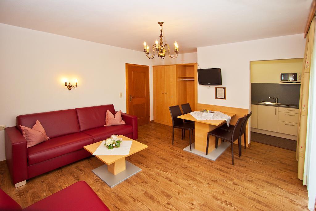Ferienwohnungen Appartements Patscheider Finkenberg Rum bild