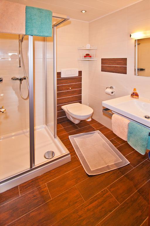 Ferienwohnungen Appartements Patscheider Finkenberg Rum bild